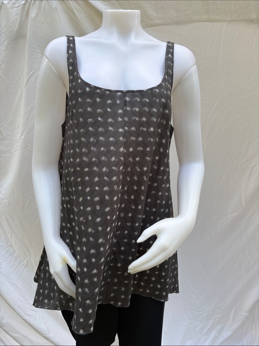 Eileen Fischer Dark Gray Printed Silk Tank Top - Picture 9 of 11